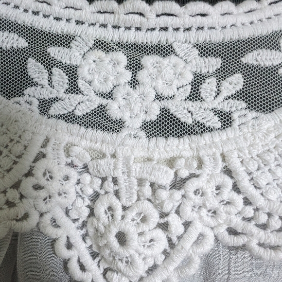 Candie's White Lace Blouse - Picture 9 of 12